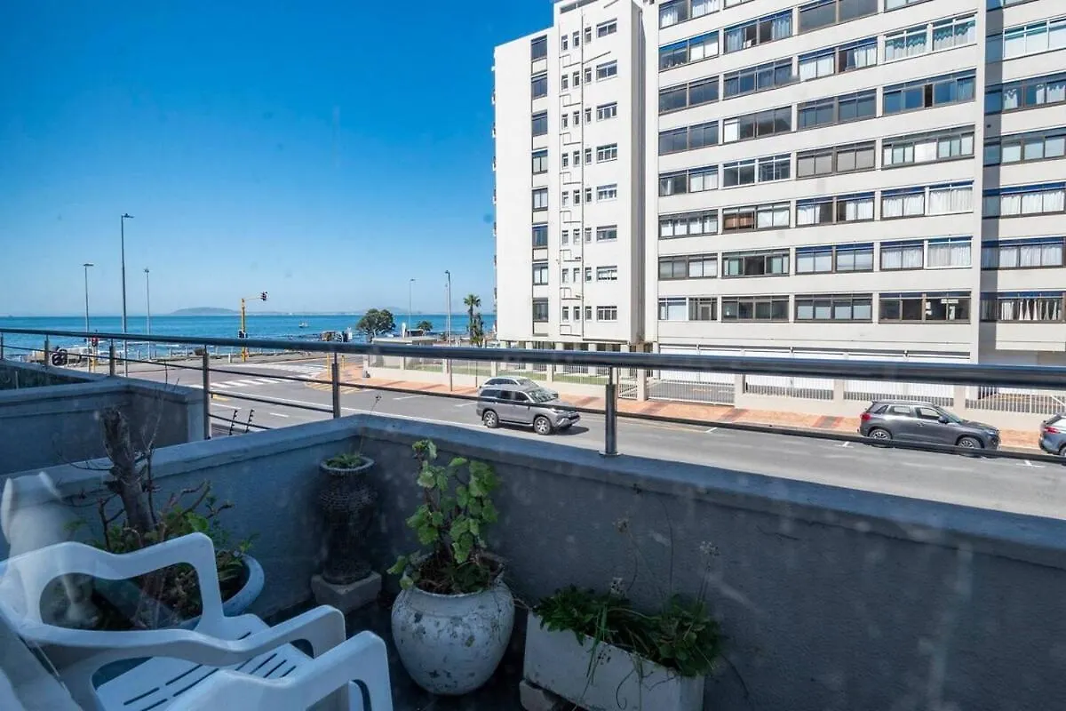 Spacious 2-Bed - Mouille Point Cape Town 0*,