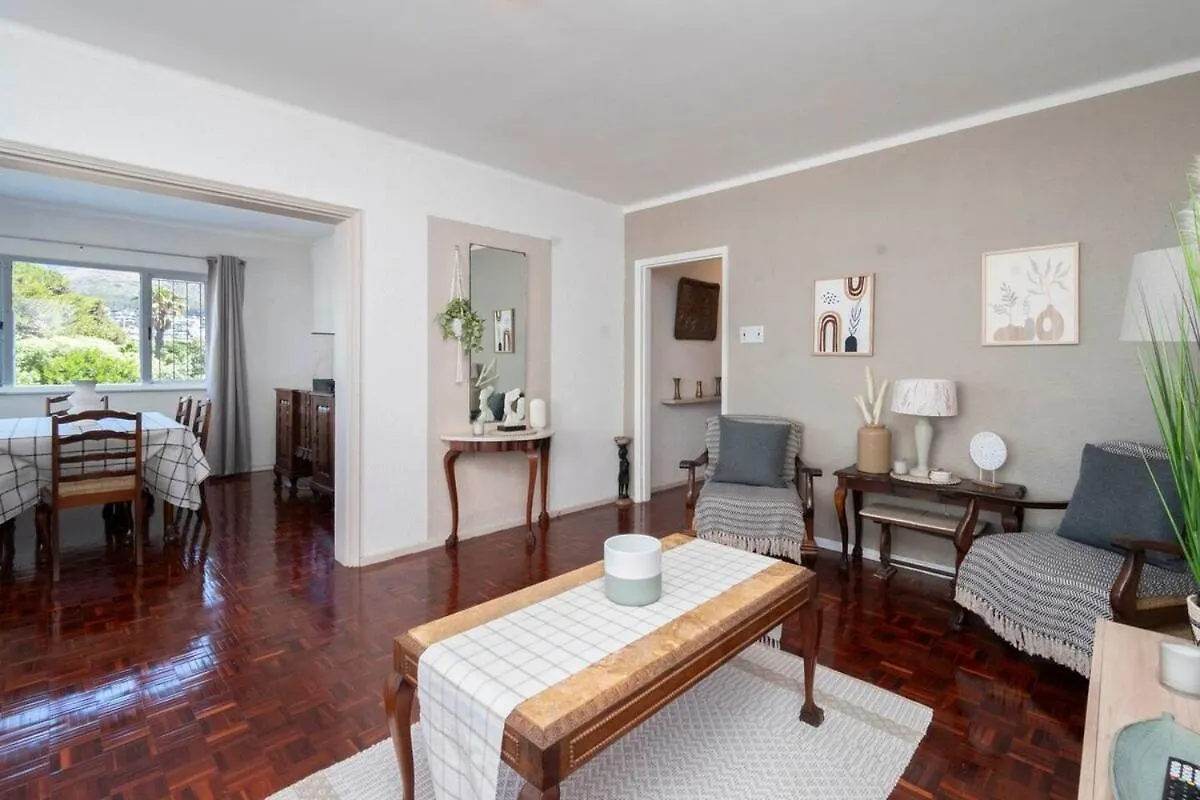 Spacious 2-Bed - Mouille Point Cape Town