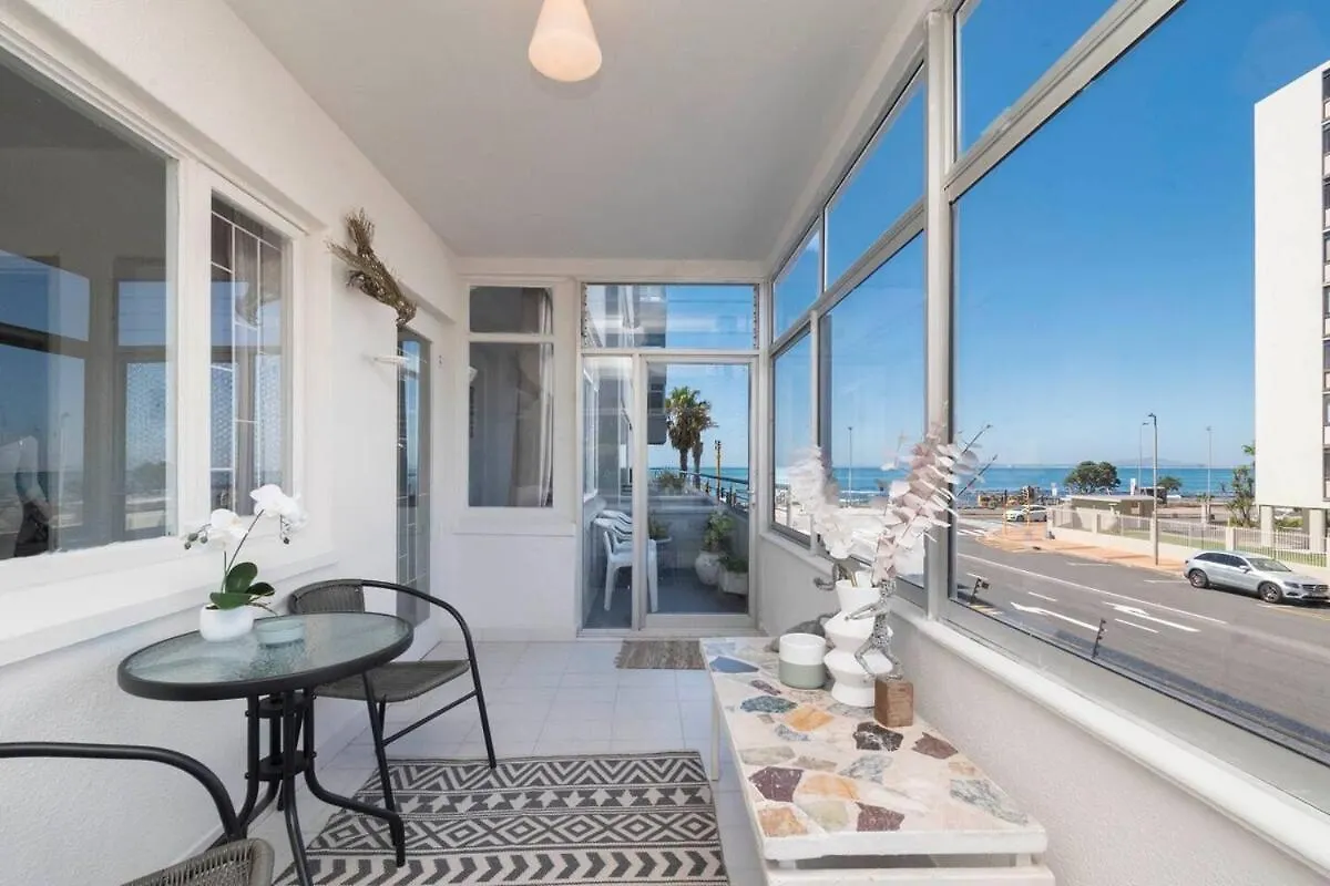Apartment Spacious 2-Bed - Mouille Point Cape Town