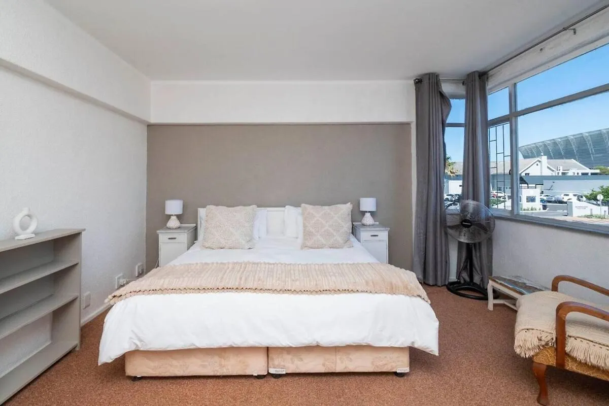 Spacious 2-Bed - Mouille Point Cape Town Apartment