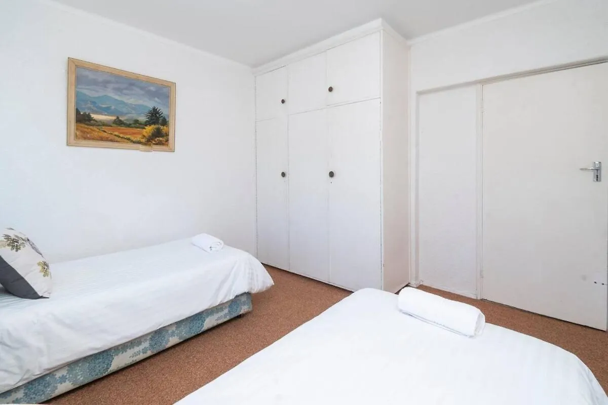 Spacious 2-Bed - Mouille Point Cape Town