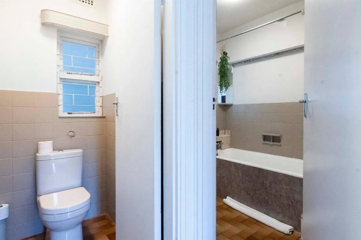 Spacious 2-Bed - Mouille Point Cape Town